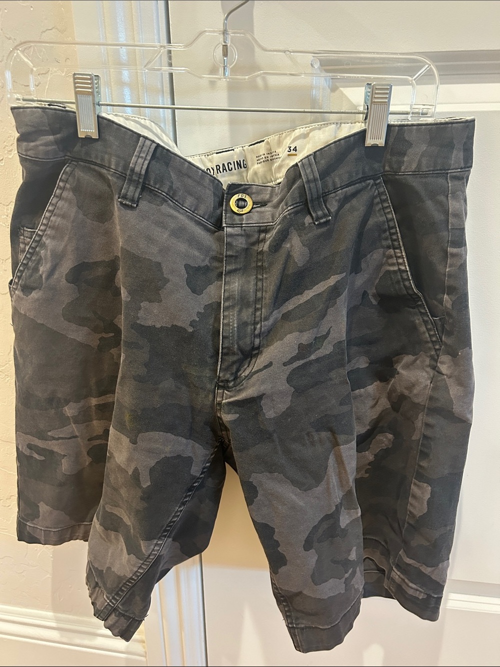 Fox Men's Gray & Black Camouflage Cotton Cargo Shorts